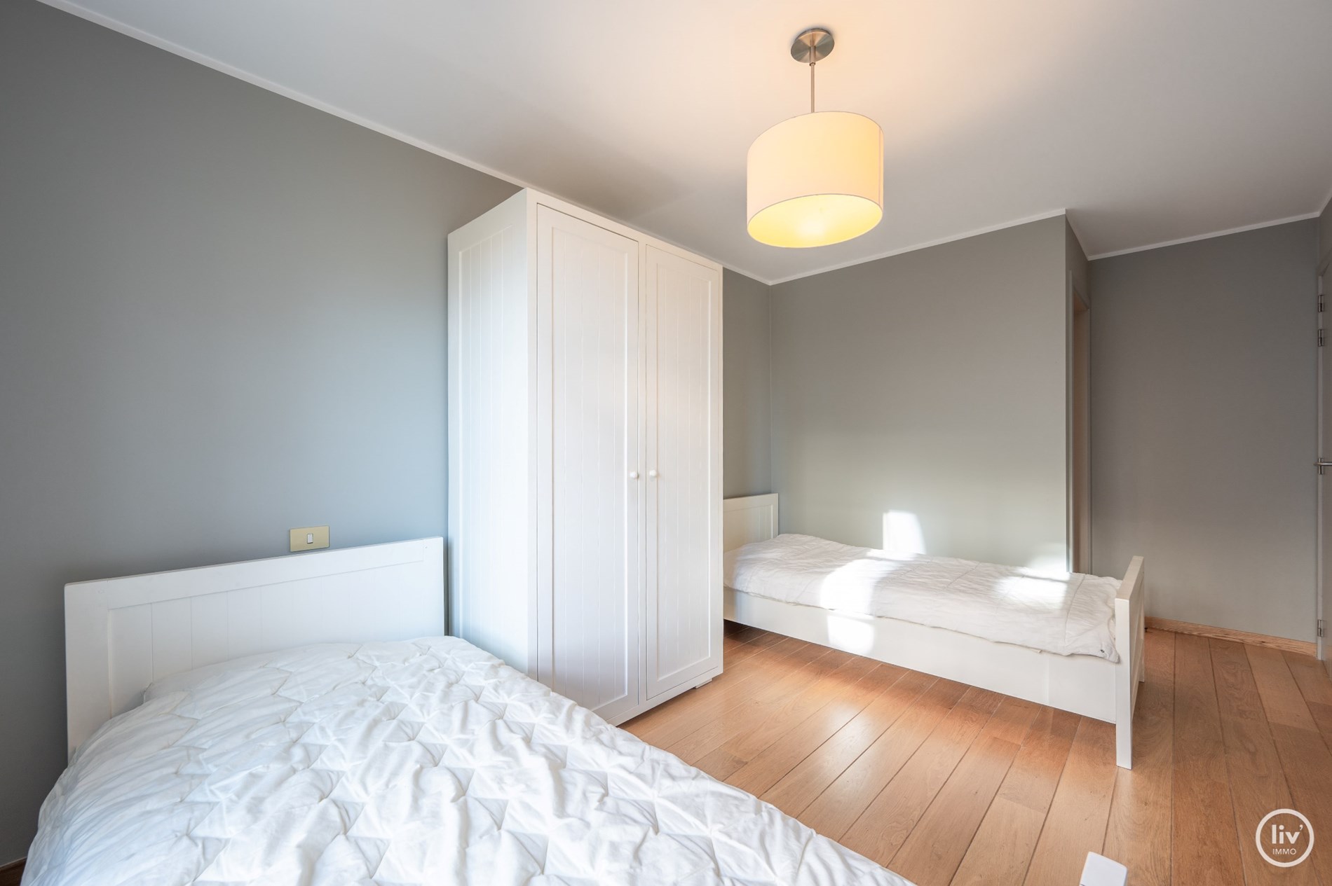 Prachtig HOEKappartement met 2 mooie slaapkamers gelegen op de Zoutelaan te Knokke. 