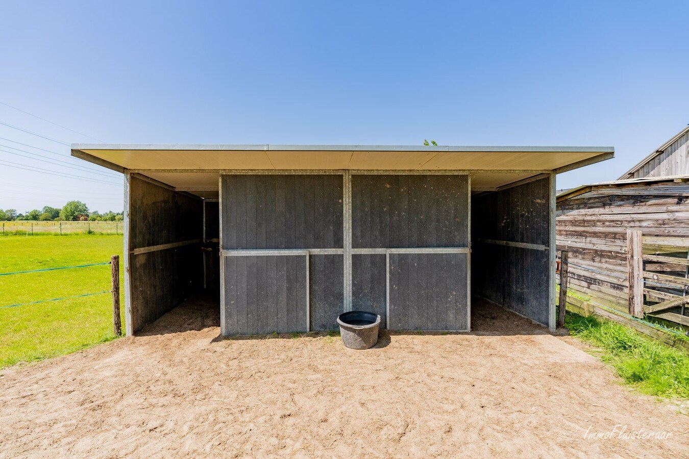 Aantrekkelijke villa met achterliggend weiland op ca. 66a te Zemst (Vlaams-Brabant) 