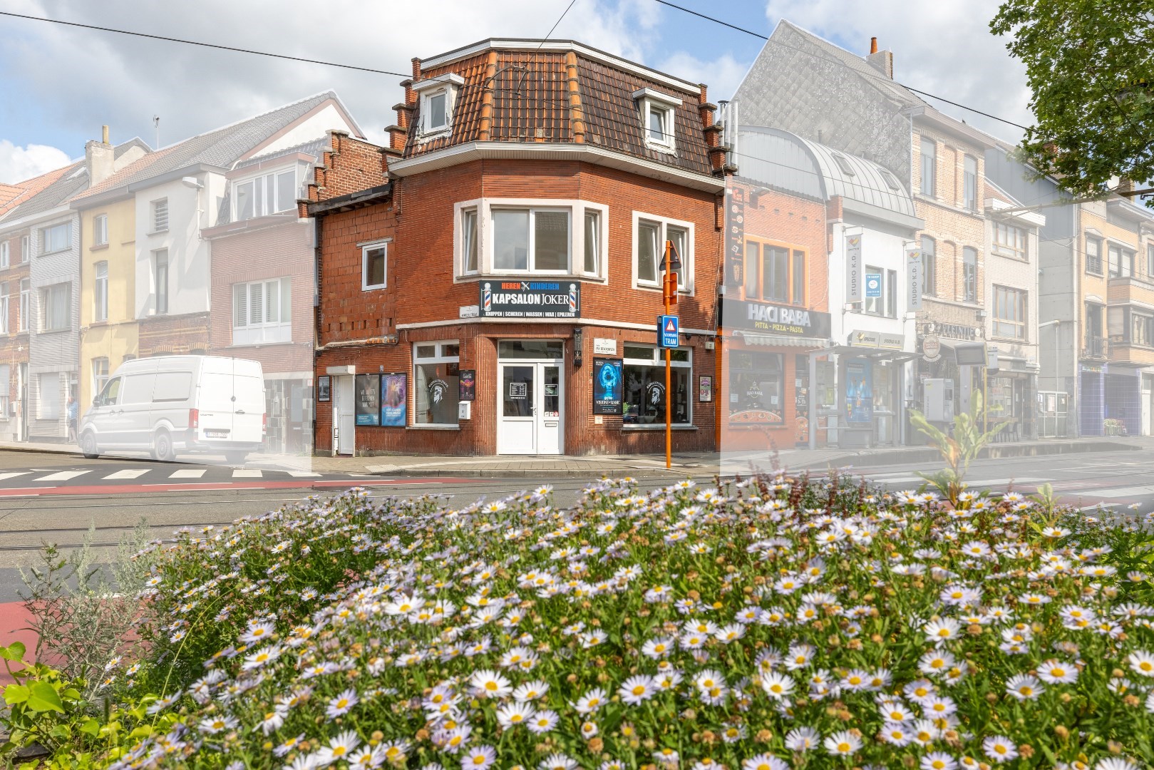 Te Renoveren Hoekwoning met Handelsgelijkvloers op Edmond Van Beverenplein 9, Gent 