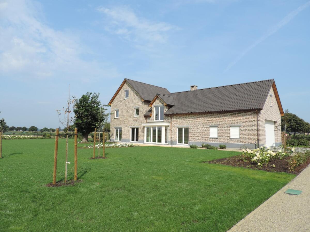 Prachtige hoeve met professionele paardenaccommodatie op ca. 4,5ha te Kinrooi 