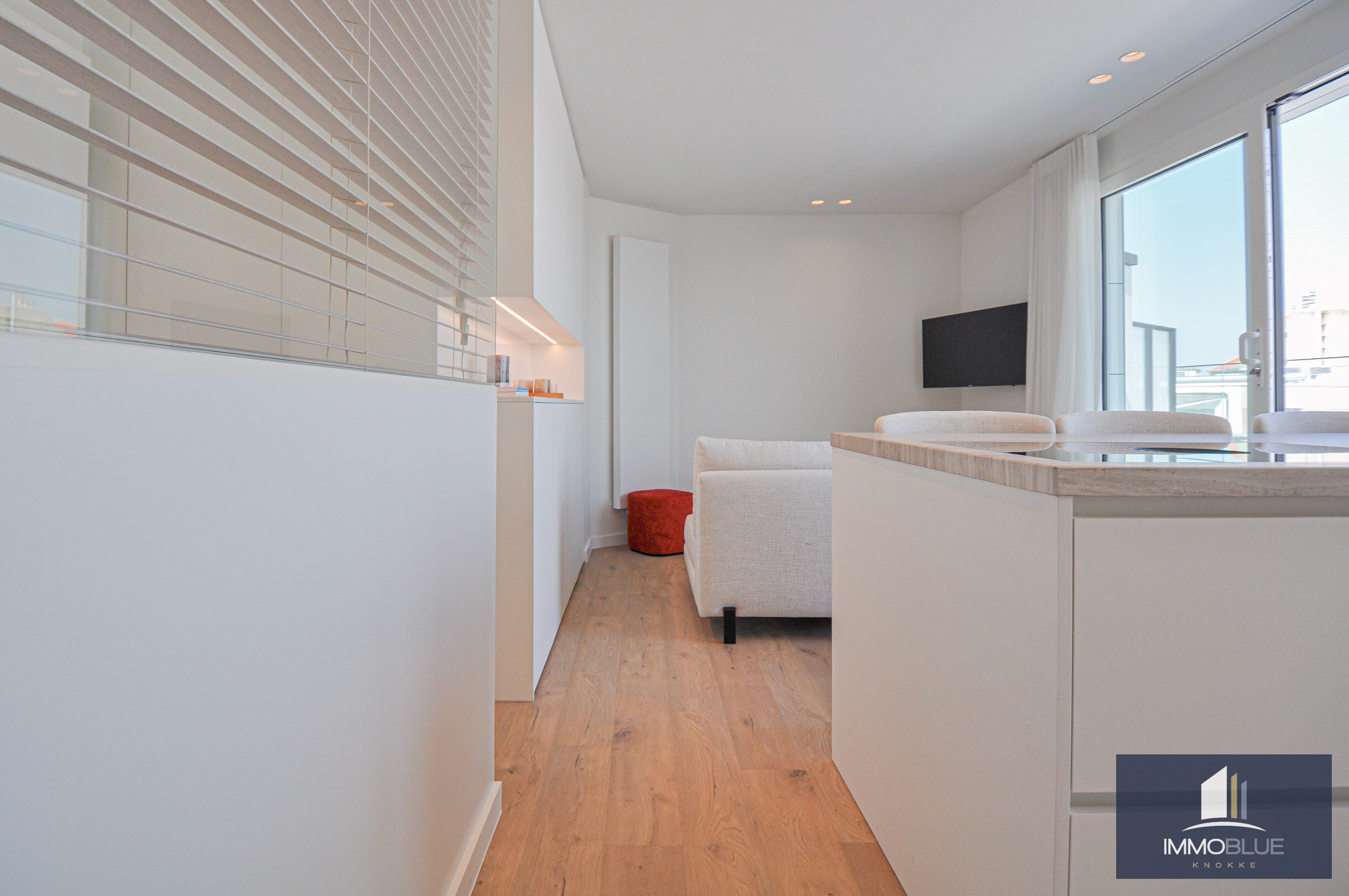 Penthouse enti&#232;rement r&#233;nov&#233; avec une terrasse d&#39;environ 45 m&#178;. 