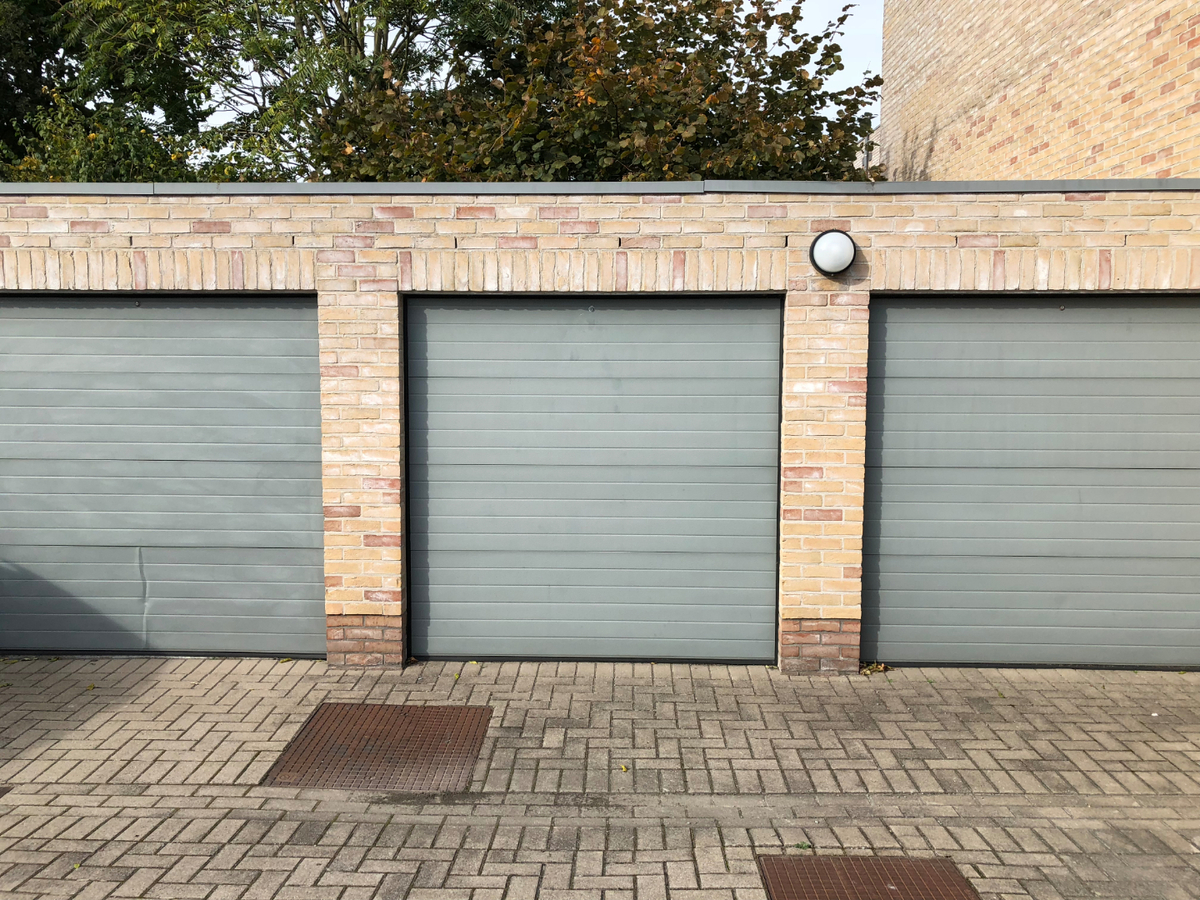 Garagebox met automatisch poort 