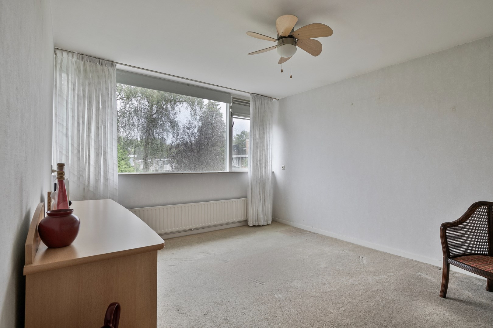 Kopers opgelet! 4-kamer tussenwoning met 3 slaapkamers, balkon, ruime tuin op het zuidoosten, berging en gelegen op eigen grond! 