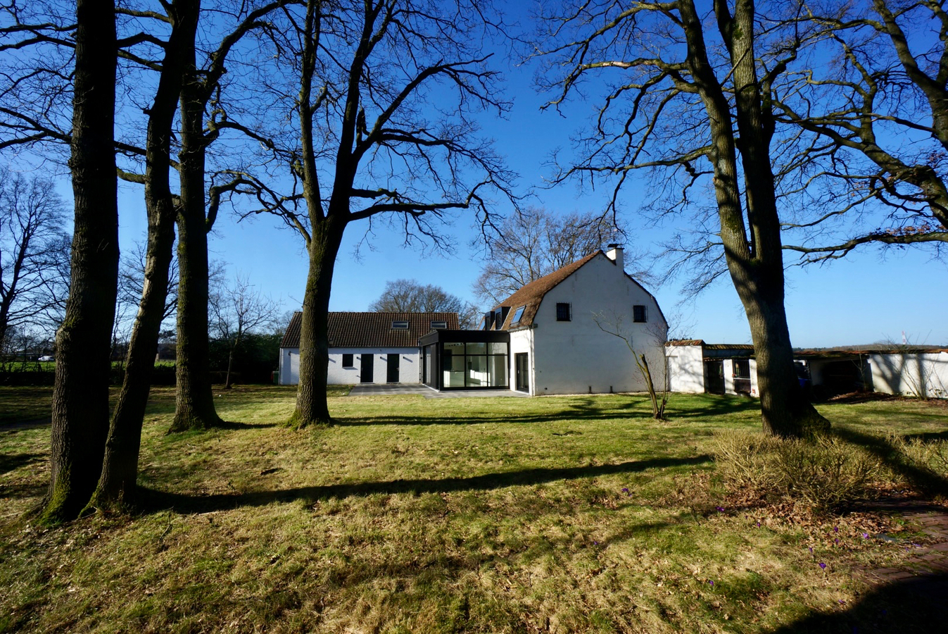 Charmante gerenoveerde hoeve met paardenstallen op ca. 2,5 ha te Gruitrode 