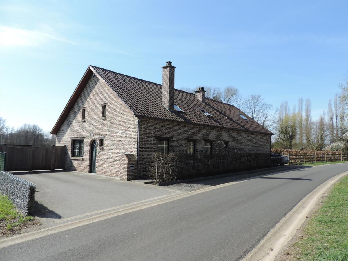 Prachtige gezinswoning met paardenstallen en buitenpiste op ca. 2,61ha te Lummen 