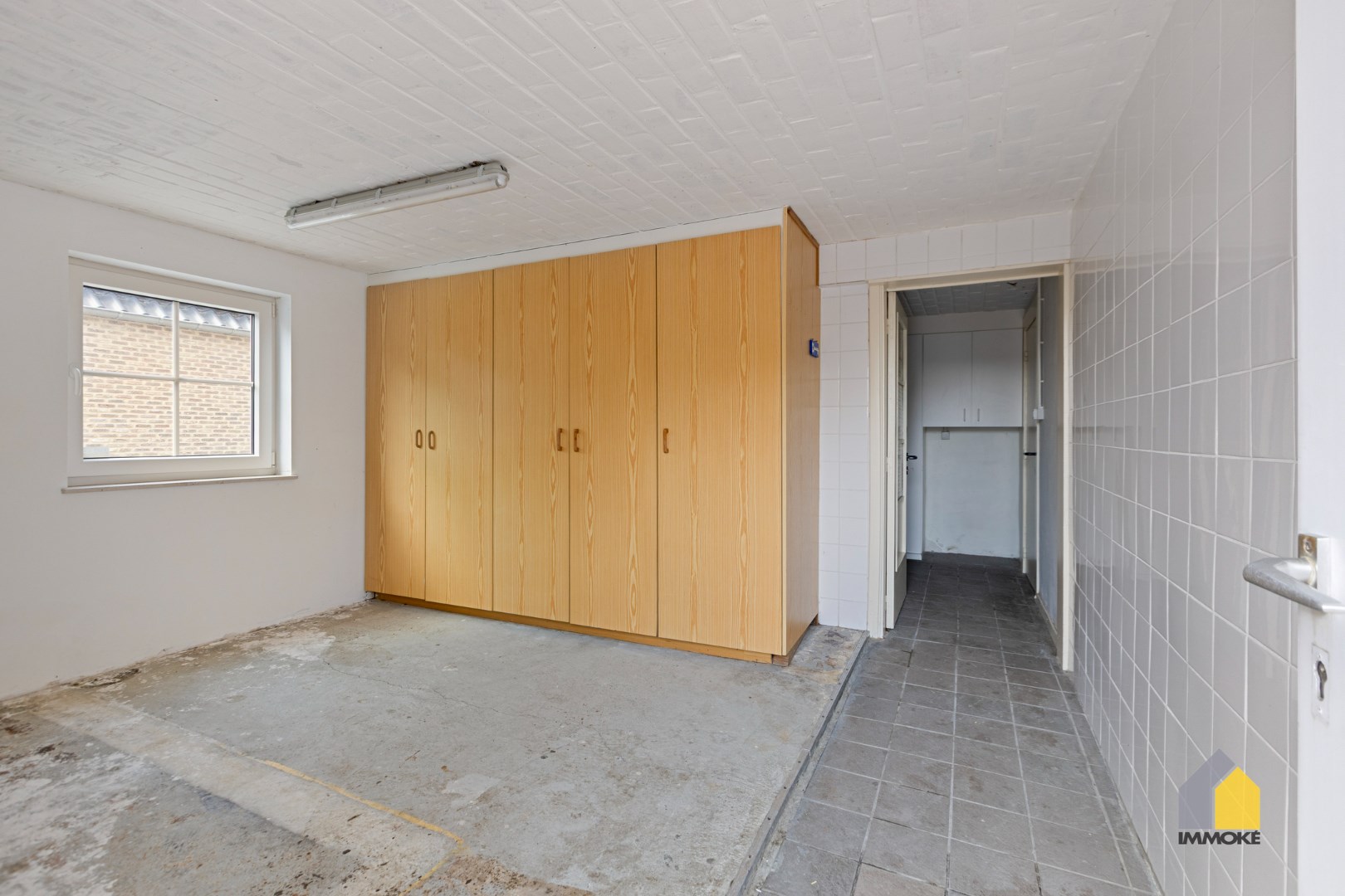 Halfvrijstaande woning met 3 slpks en grote polyvalente ruimte op perceel van 5 a 25 ca. 