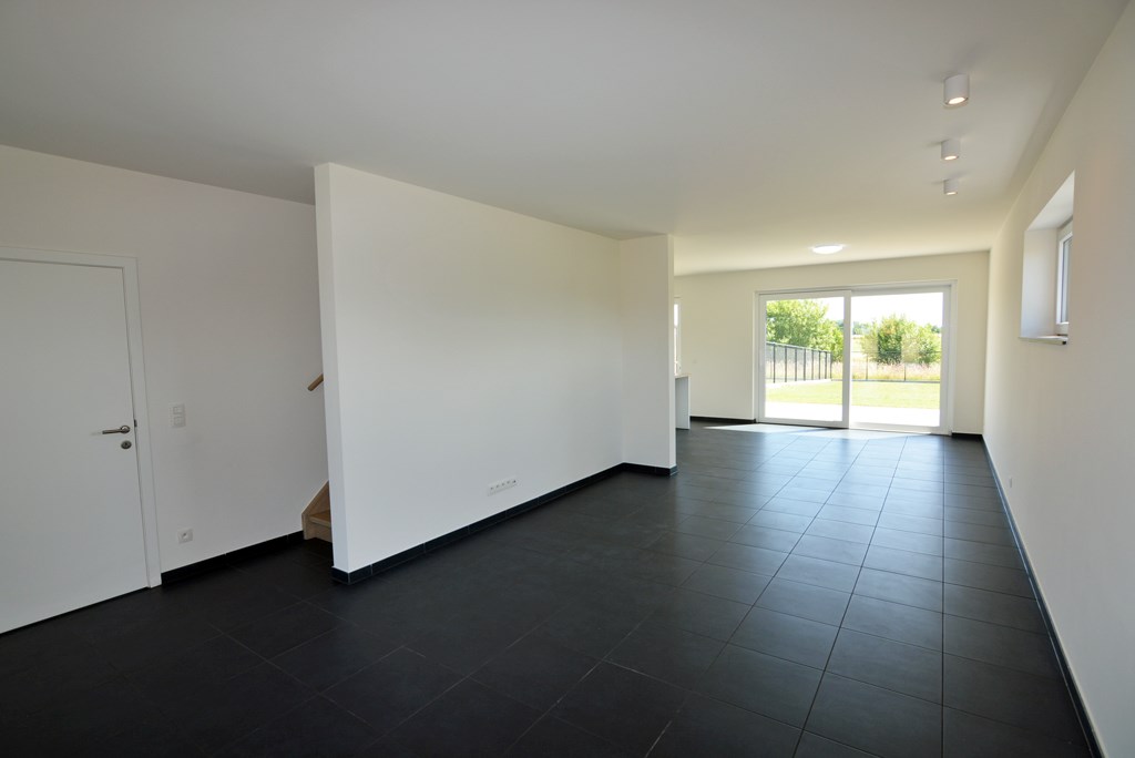 Halfvrijstaande nieuwbouwwoning met 3 slpks en dressing op perceel van 4a 88ca. 
