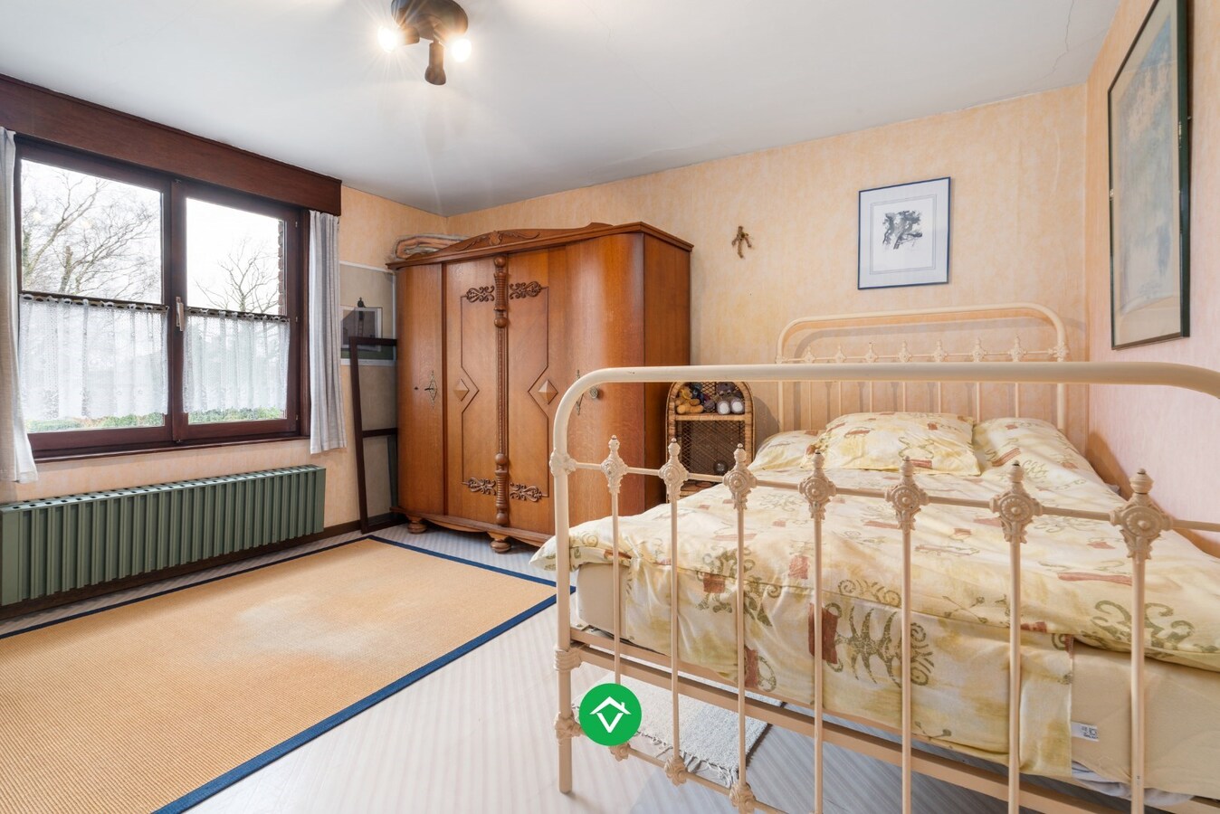 Alleenstaande woning met 4 slaapkamers te koop in centrum Koekelare 