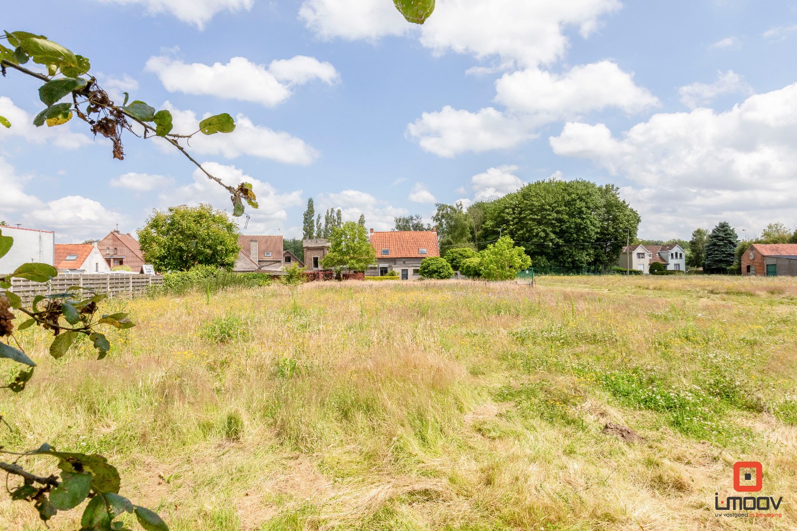 Ruime, landelijk gelegen, op te frissen woning met authentiek karakter en talloze mogelijkheden 