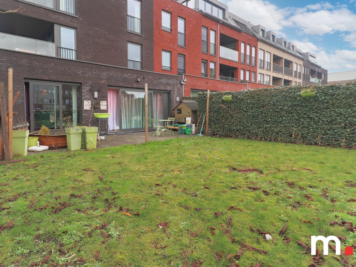 Gelijkvloers appartement met 3 ruime slaapkamers en private tuin van bijna 100m&#178; in een groene omgeving te Sint-Amandsberg (Gent)! 