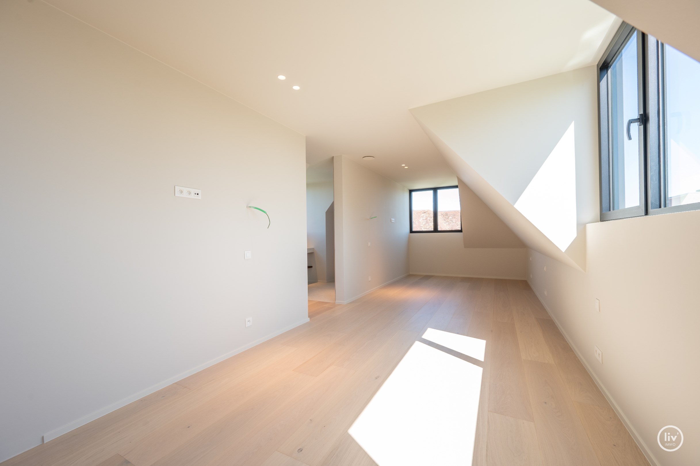 Journ&#233;e portes ouvertes samedi 4/07 de 14h &#224; 16h. Villa neuve exclusive avec piscine et jardin orient&#233; sud sur un grand terrain de 1.071m2. 