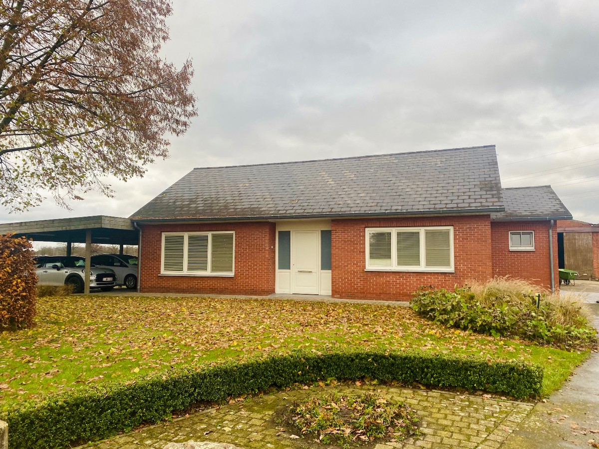 Boerderij met charmante woning, ruime stalgebouwen en weides te koop op ca. 8ha te Bocholt 