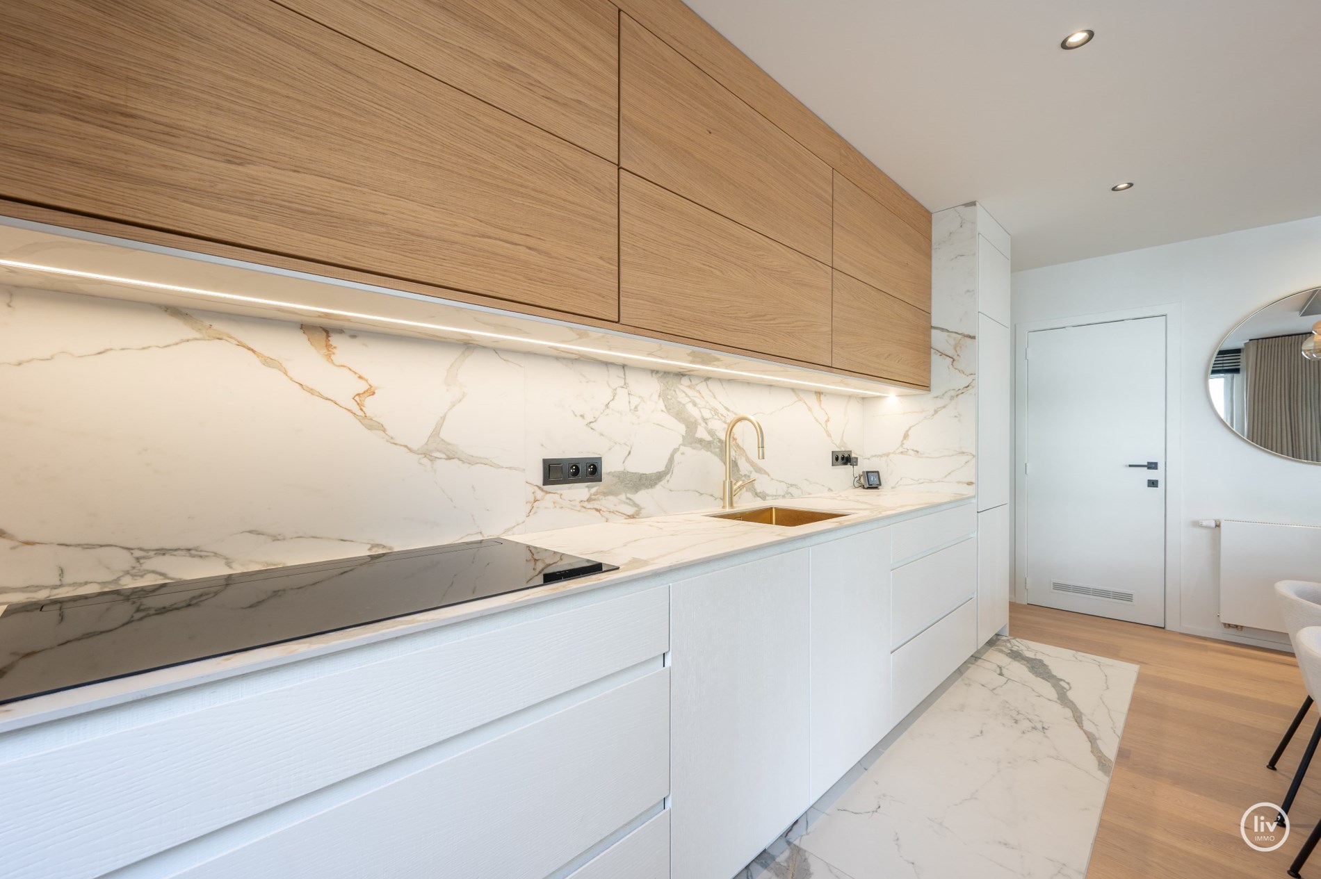 Instapklaar 3-kamer appartement op wandelafstand van de Lippenslaan met zuidgericht-terras. 8m gevelbreedte ! garage mogelijk in het gebouw. 