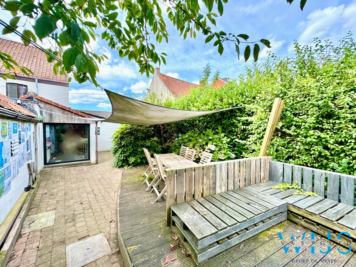 Instapklaar woonhuis op perceel van 450m&#178; te ERTVELDE ! 