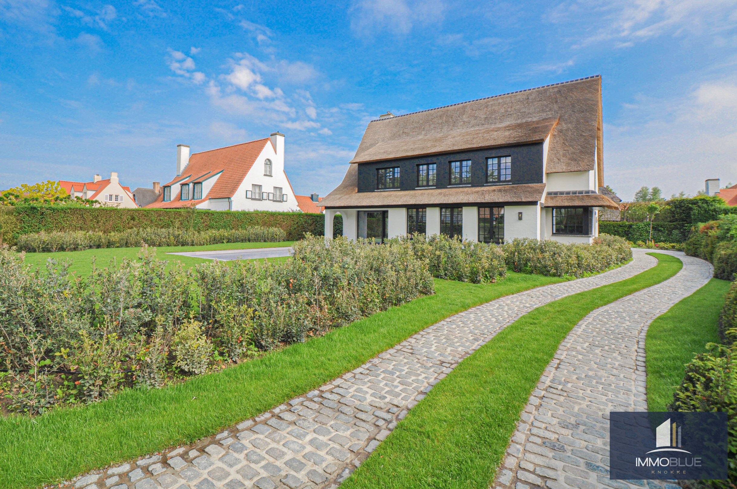 Volledig gerenoveerde villa rustig gelegen op de rand van het Zoute. 