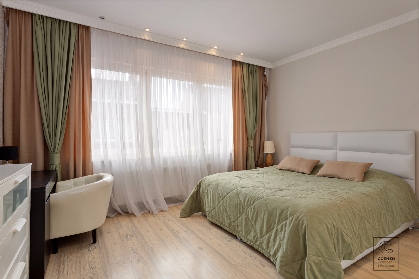 Ruime woning met 5 slpk&#39;s en een bew opp van 155 m&#178; op zeer centrale ligging te Merksem 