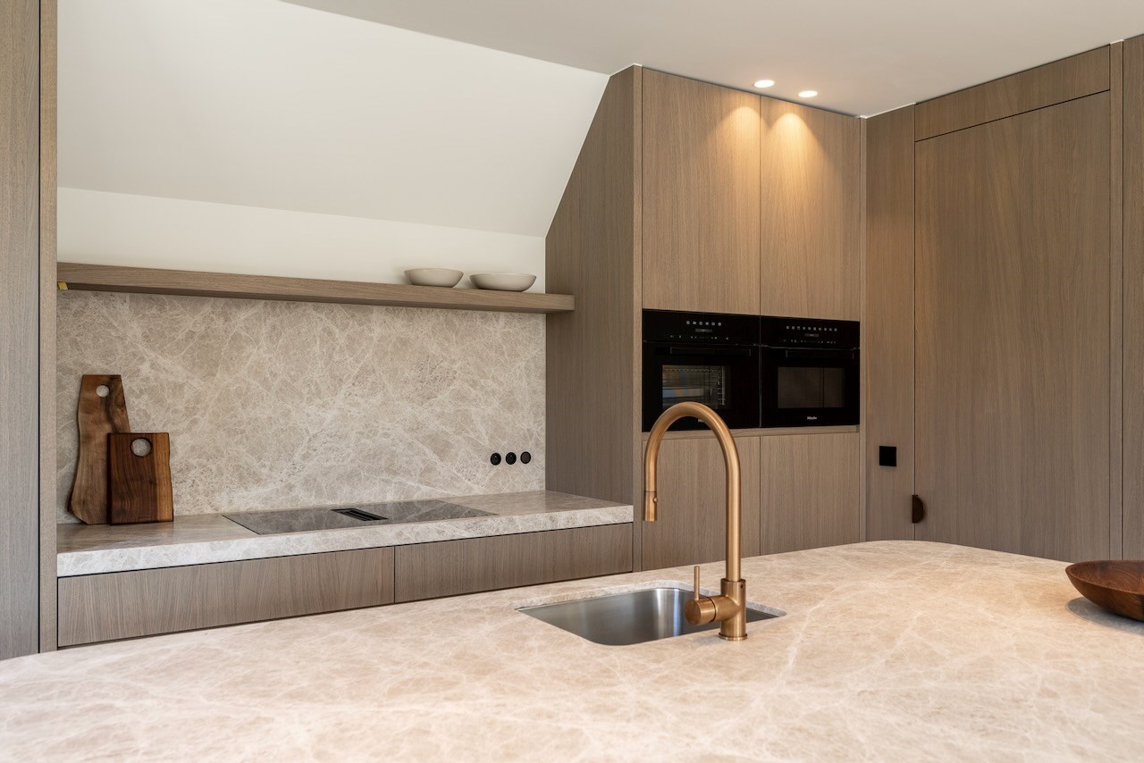 Prachtig gerenoveerde alleenstaande woning met oprit gelegen in een rustige wijk in Knokke nabij de Magere Schorre. 