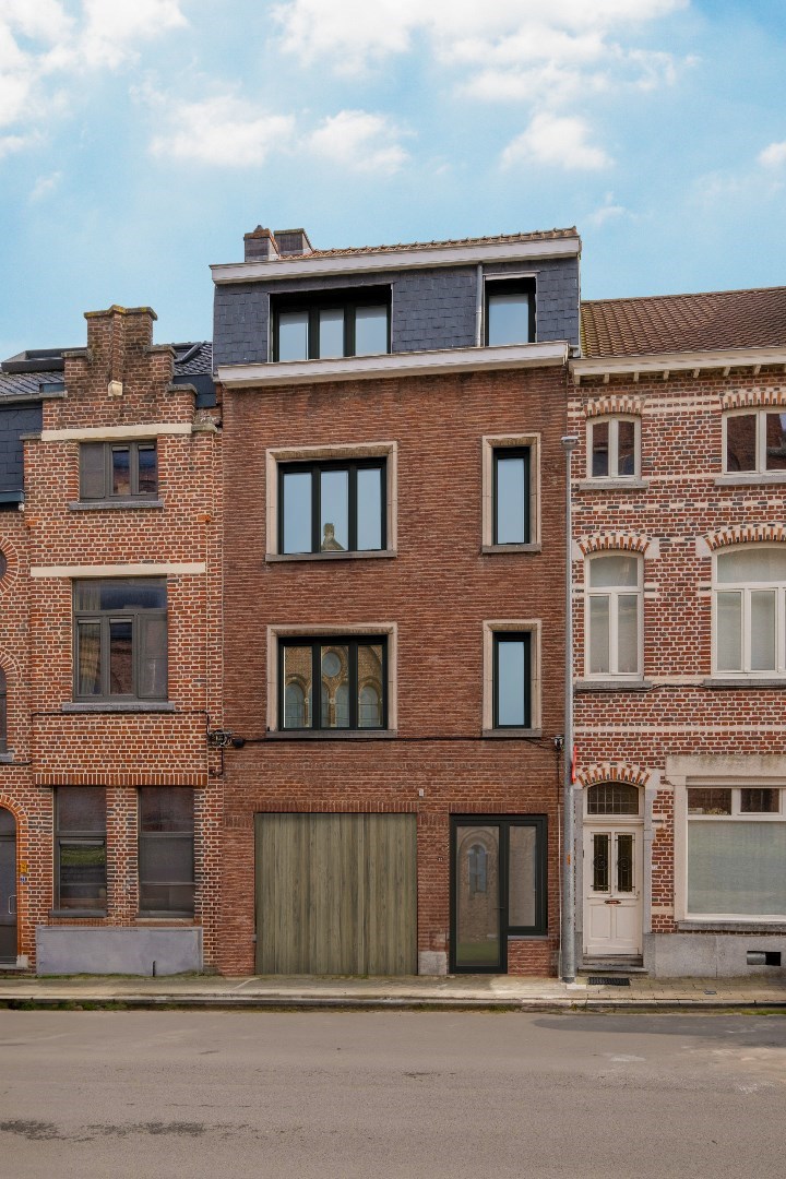 3 volledig gerenoveerde en gemeubelde studentenkamers met priv&#233;-sanitair in een kleinschalige residentie! 