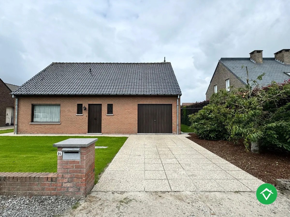 Alleenstaande woning met garage en tuin te Koekelare 