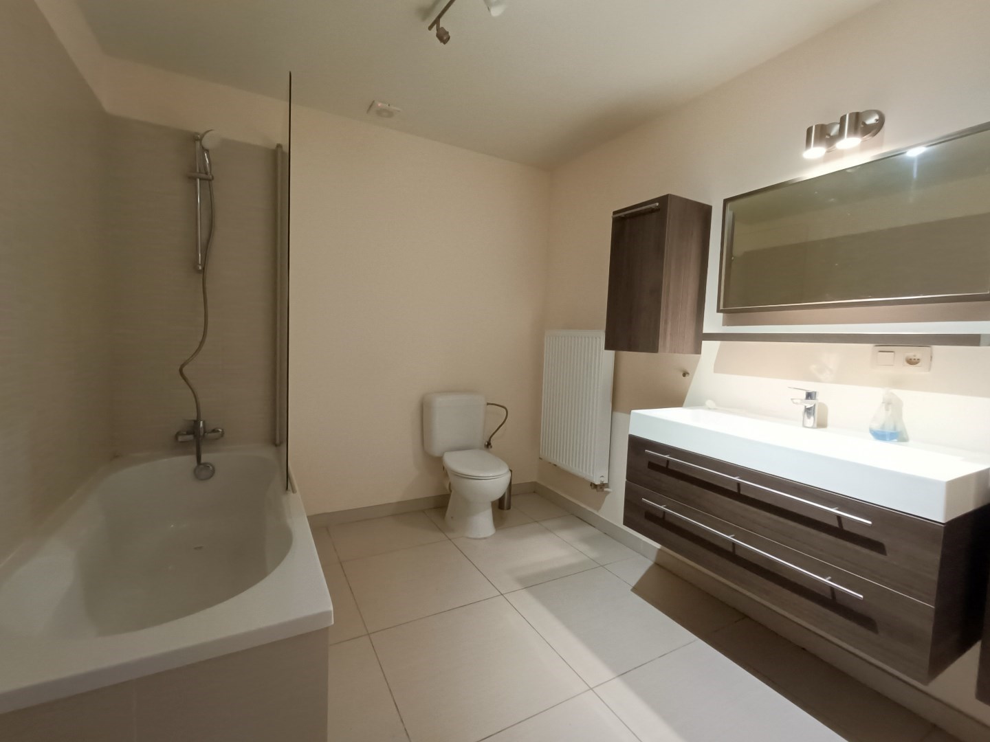 Appartement 1 - badkamer 