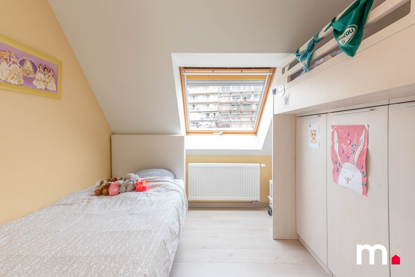 Instapklaar en zeer ruim en lichtrijk duplex-appartement 