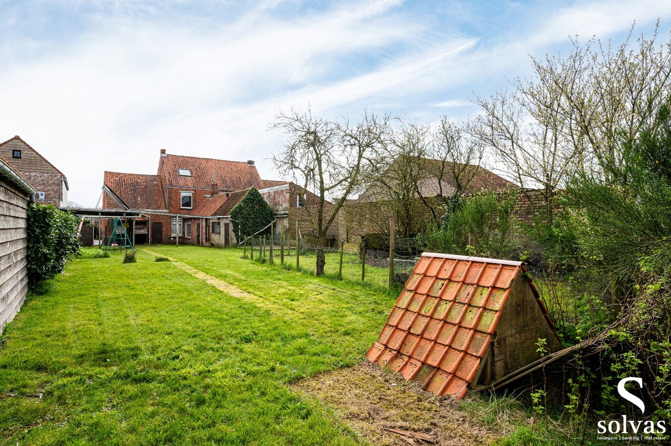 Woning met veel potentieel en zicht over de velden 