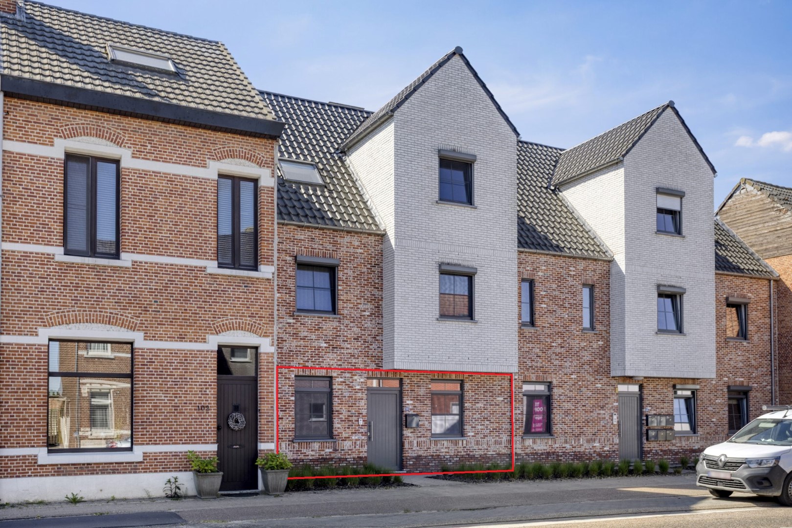 Energiezuinig gelijkvloers 2 slpk. appartement met 2 garages en staanplaats in Leopoldsburg 