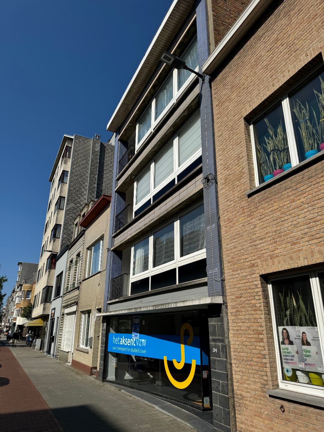 Kantoor/handelsruimte met bijhorend appartement 