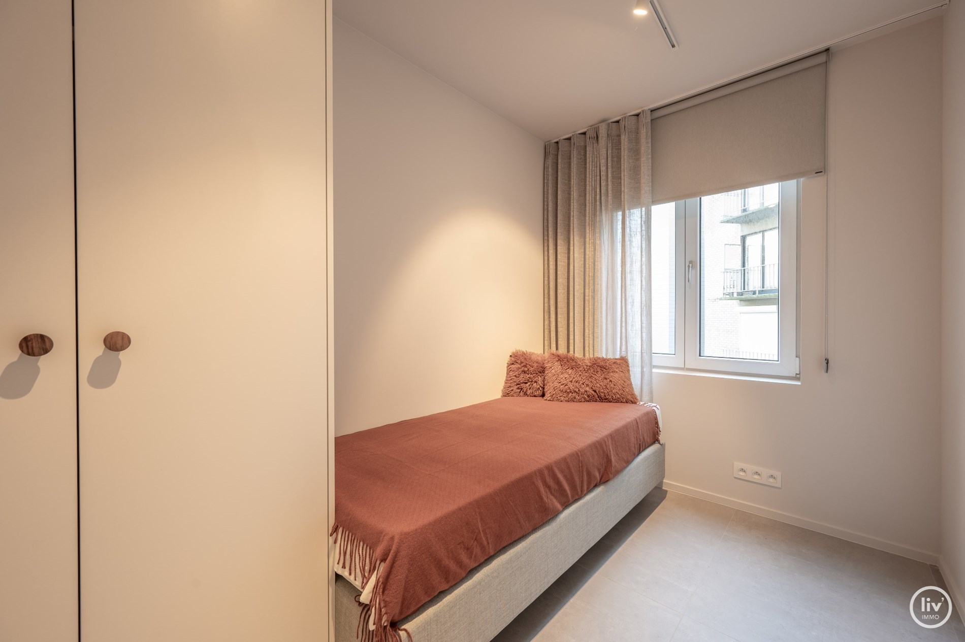 Mooi gerenoveerd appartement met zijdelings zeezicht gelegen vlakbij het Driehoeksplein en de zeedijk te Knokke. 