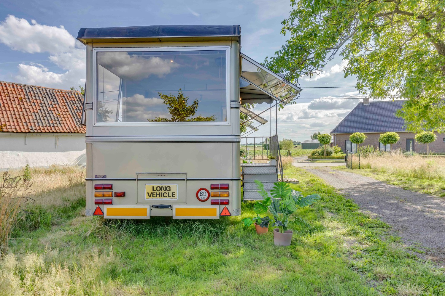 Unieke gerenoveerde woonwagen. 