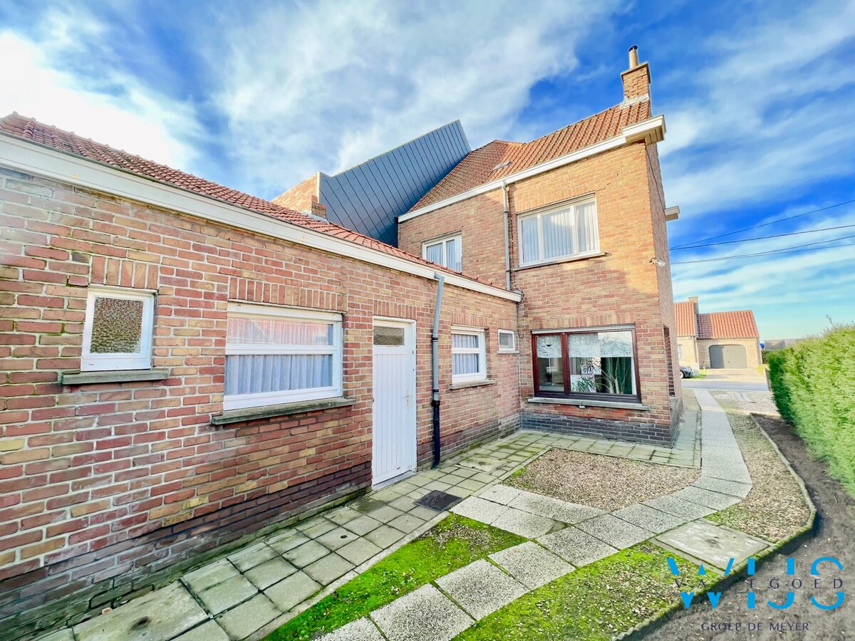 Stevig woonhuis op TOPlocatie te Waarschoot ! 