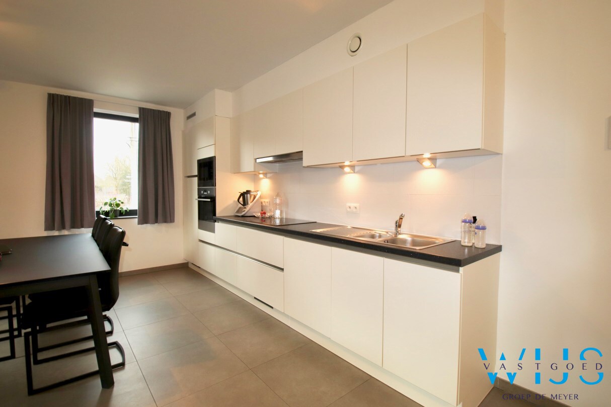 Instapklaar tweeslaapkamer appartement met 2 terrassen te Kluizen ! 