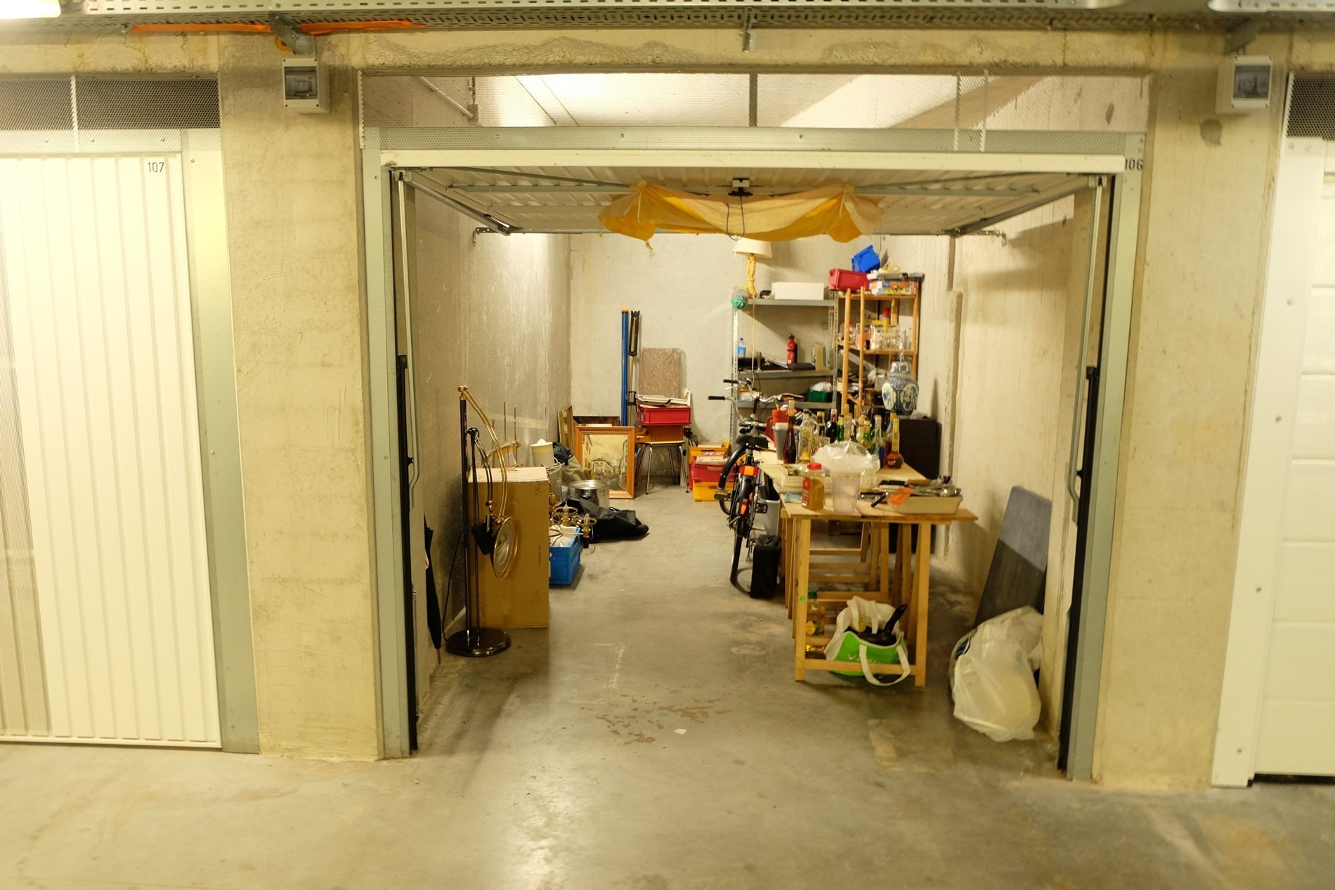 Ruime garagebox in recent gebouw te Mariakerke 