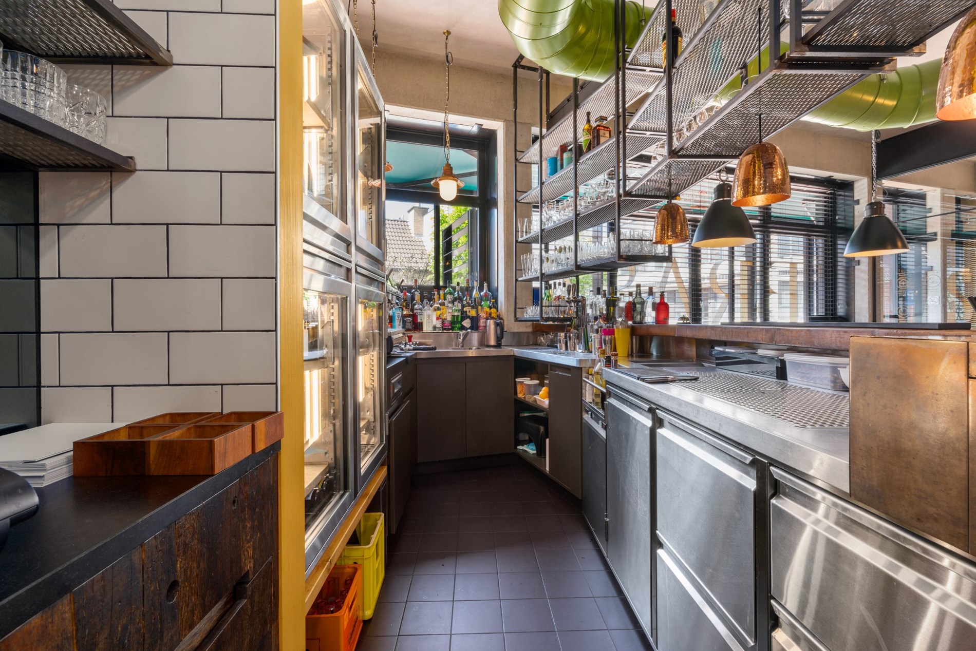 Handelspand te huur – Instapklaar restaurant (volledig uitgerust) in centrum Knokke. 