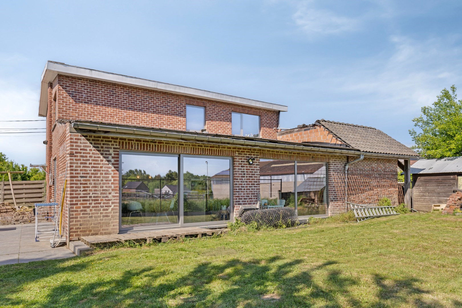 Goed gelegen open bebouwing met 4 slaapkamers en tuin in Kerkom - EPC 540 kWh/m&#178; - bewoonbare oppervlakte 238  m&#178; 
