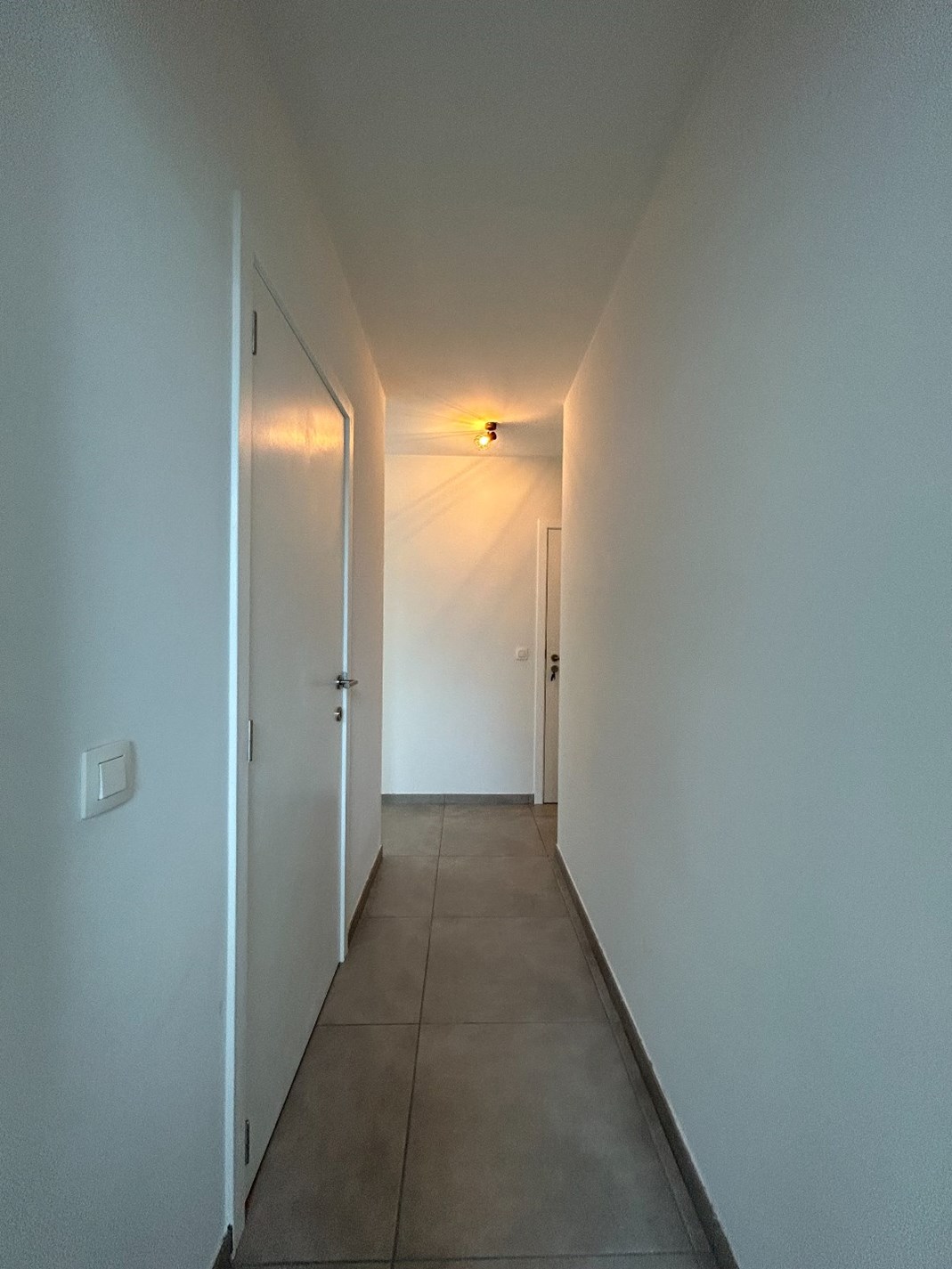 Recent, instapklaar appartement (75 m&#178;) met 2 slaapkamers in vrijstaande, kleinschalige residentie + autostaanplaats 