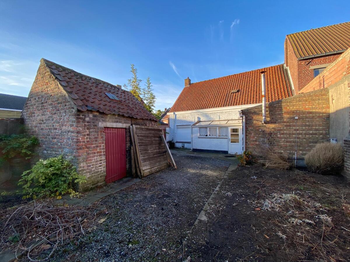 Woning met 2 slaapkamers en garage te Koekelare 