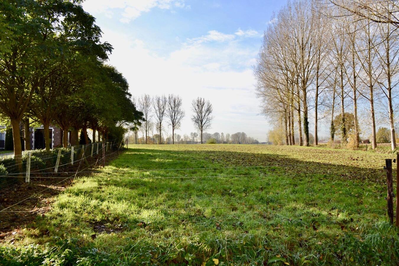 Landelijke woning met bijgebouw op ca. 2.154 m&#178; te Kruibeke (optie ca. 1,25 Ha grond) 