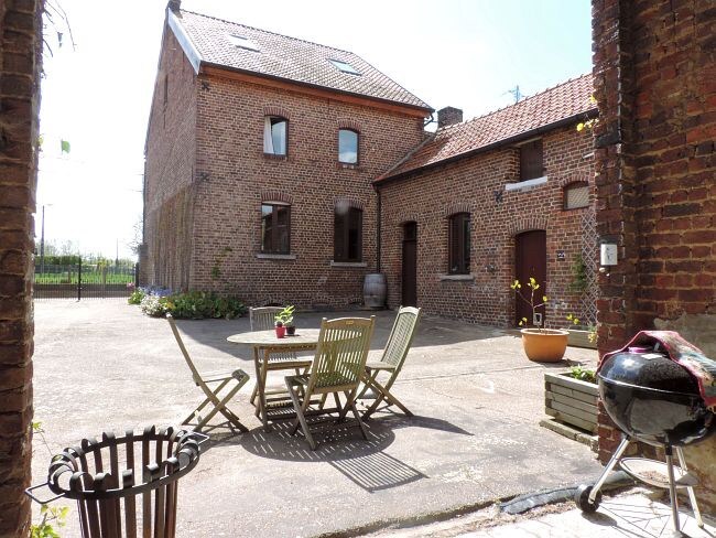 Charming renovated farmhouse on approximately 29 acres in Waanrode (Kortenaken). 