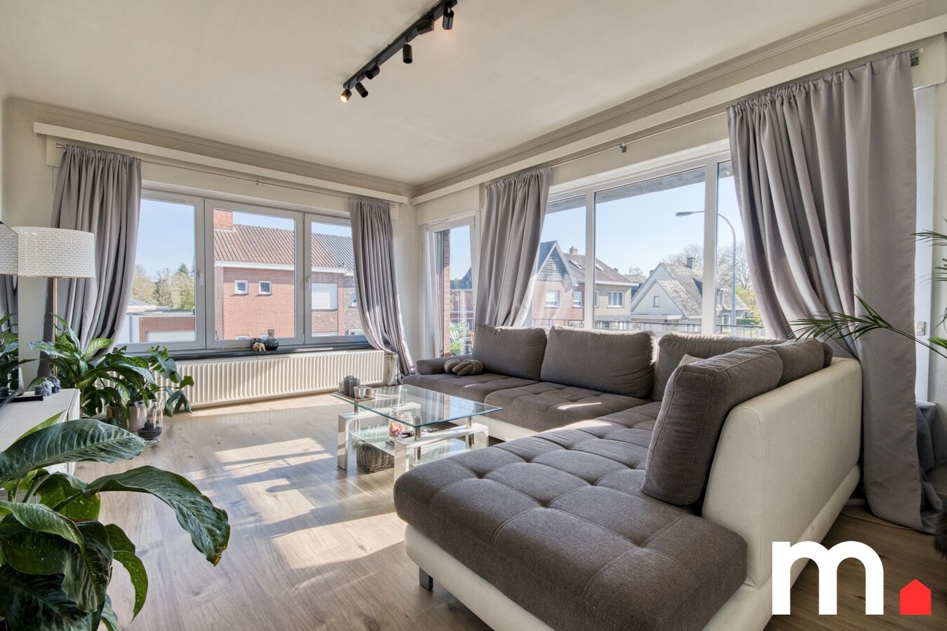 Tof &amp; Trendy bemeubeld appartement met 3 slaapkamers, 2 badkamers en garage te Heule ! 