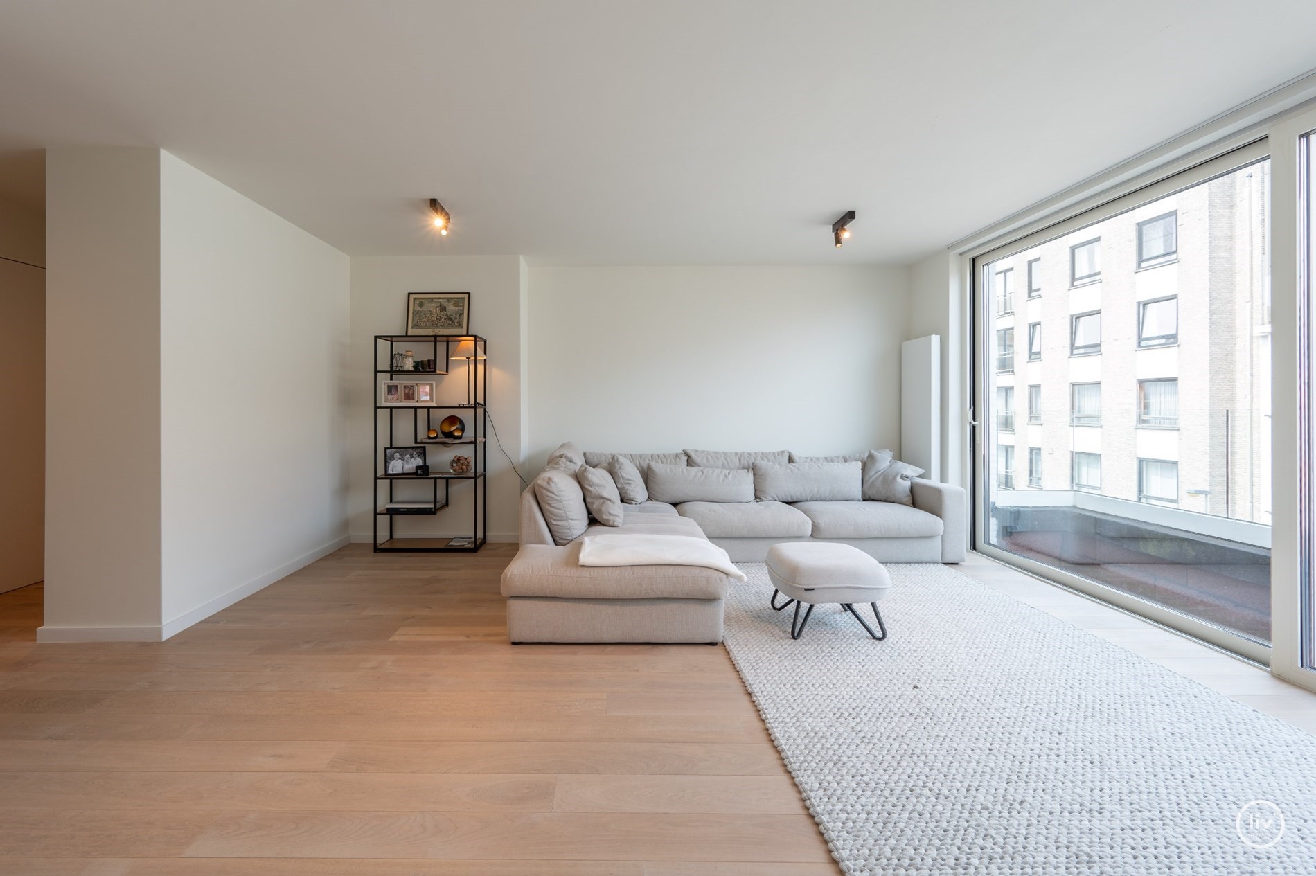 Prachtig, ruime en tevens r&#233;cente triplex (199 m2) in een zijstraat van de lippenslaan vlakbij de zeedijk te Knokke. 