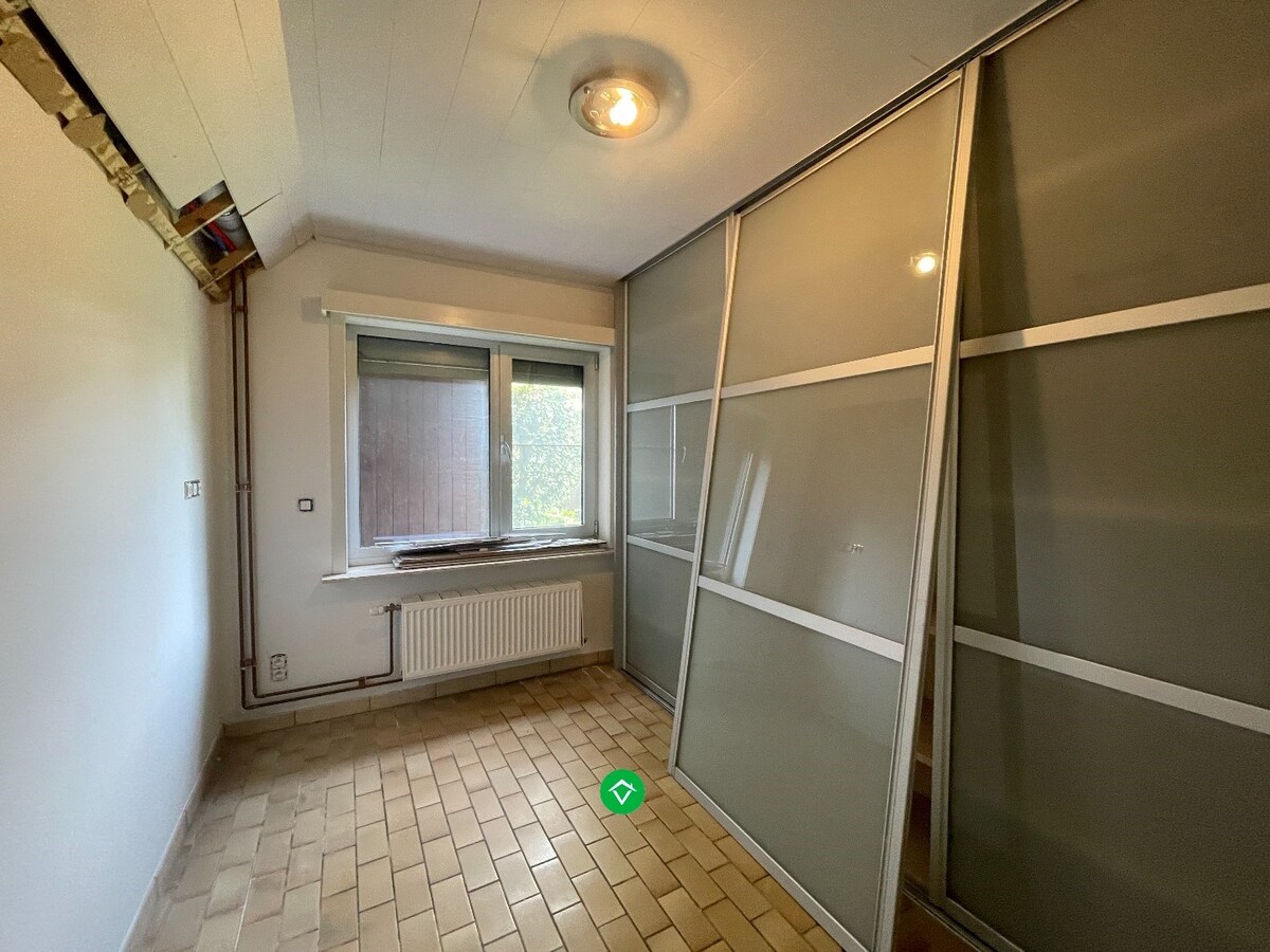 Gelijkvloers appartement met 3 slaapkamers, tuin en garage te Roeselare 