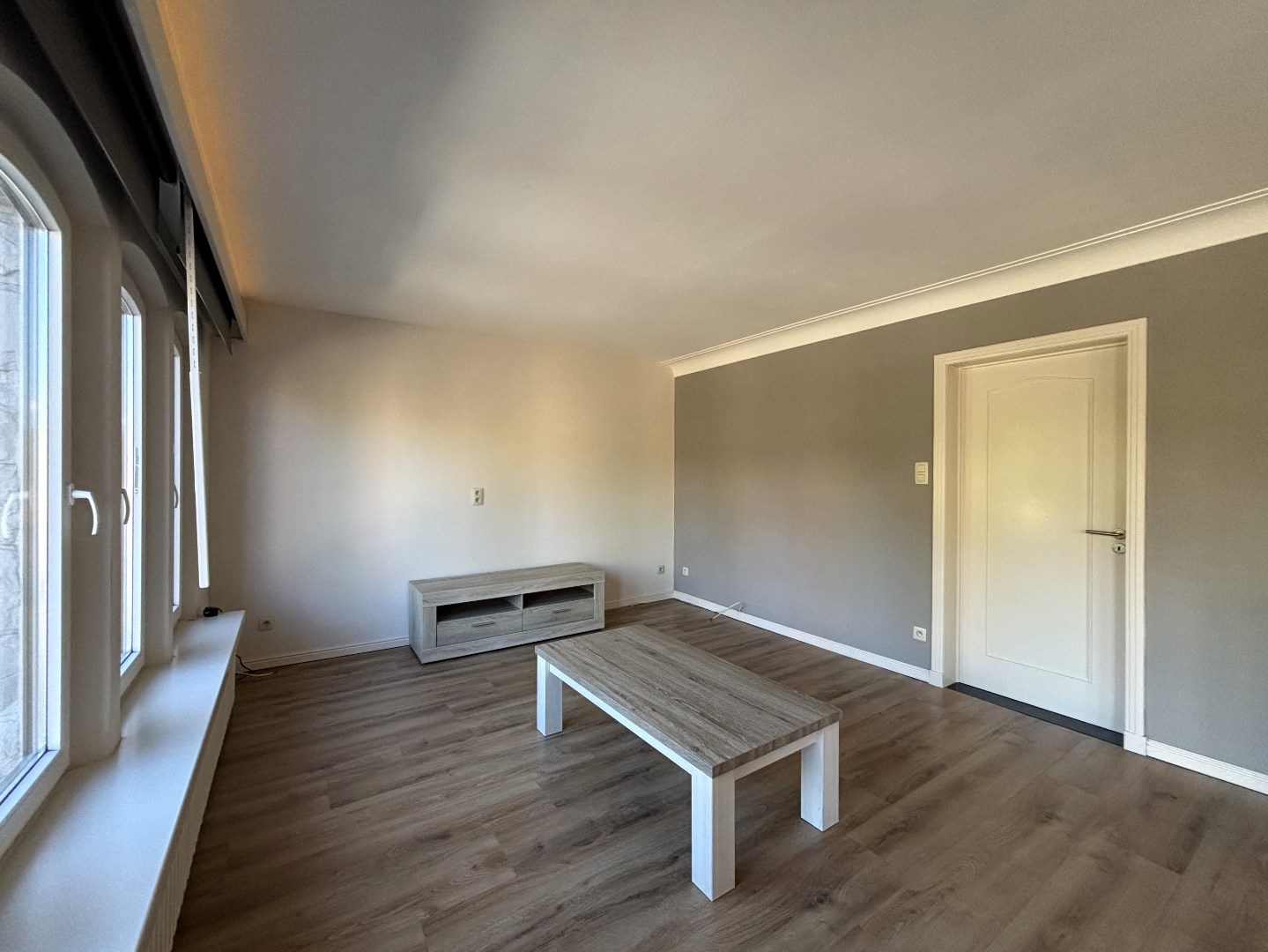 Instapklare duplex met 3 slpk. &amp; ruim terras (100 m&#178;) in hartje Neerpelt 