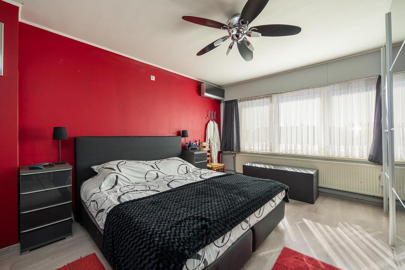 Zeer ruime bel-&#233;tage woning in een rustige woonwijk! 