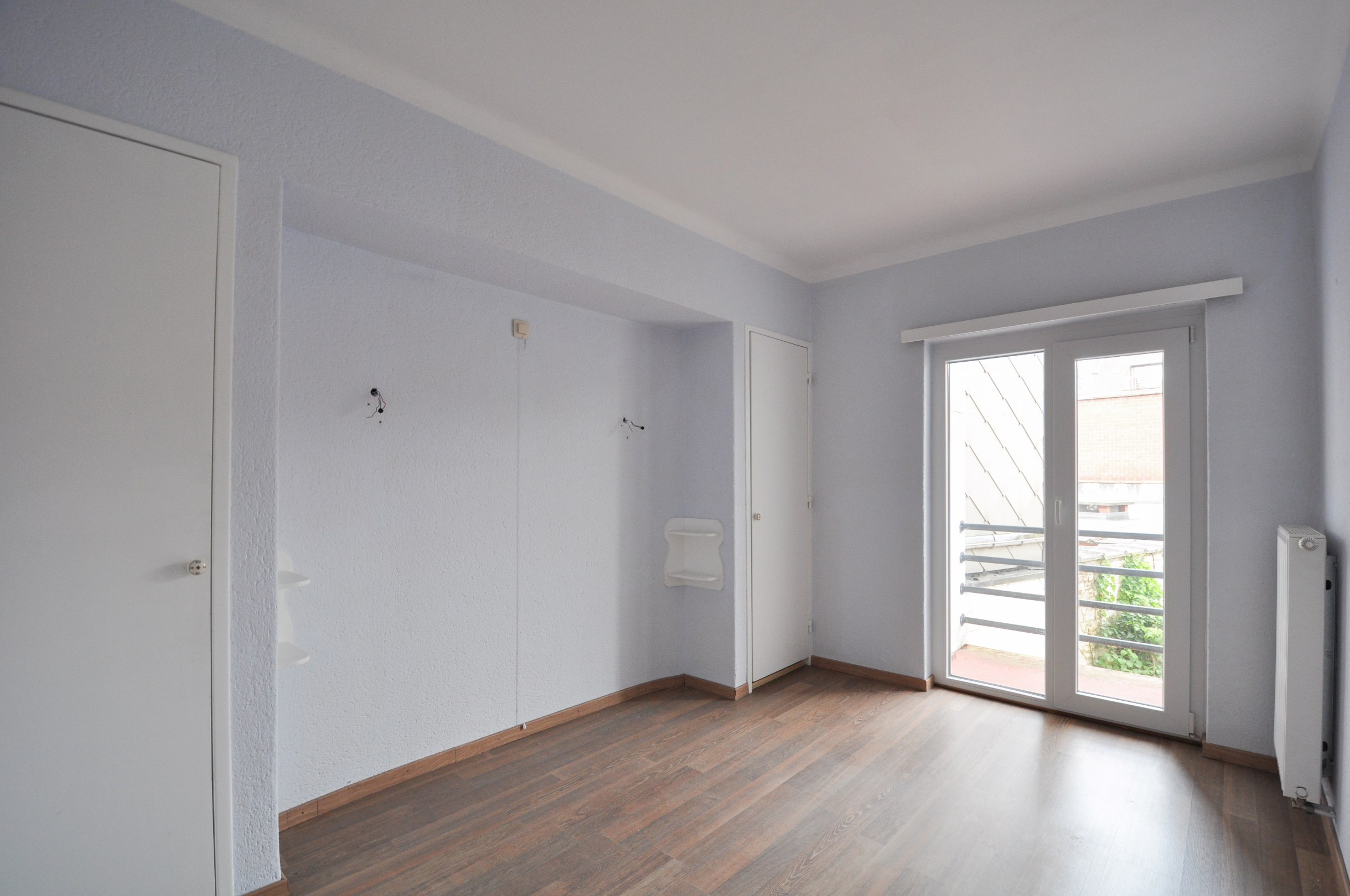 Appartement calme et pr&#234;t &#224; emm&#233;nager, situ&#233; &#224; proximit&#233; de l&#39;avenue Lippens et de la Zoutelaan &#224; Knokke. 