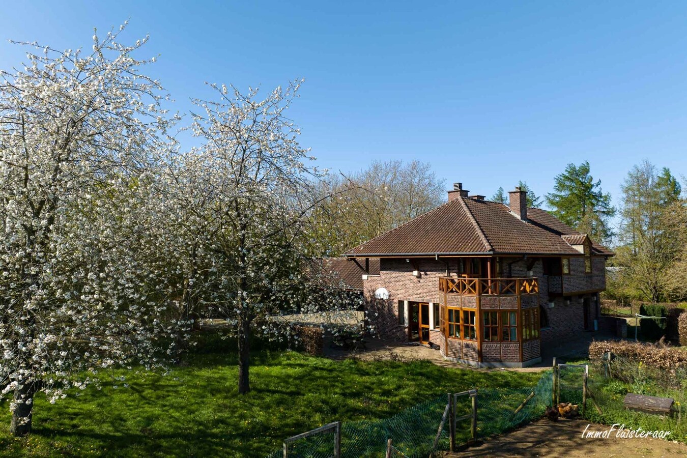 Uniquely located spacious square farm on approximately 4.2 hectares in Aarschot (Flemish Brabant) 