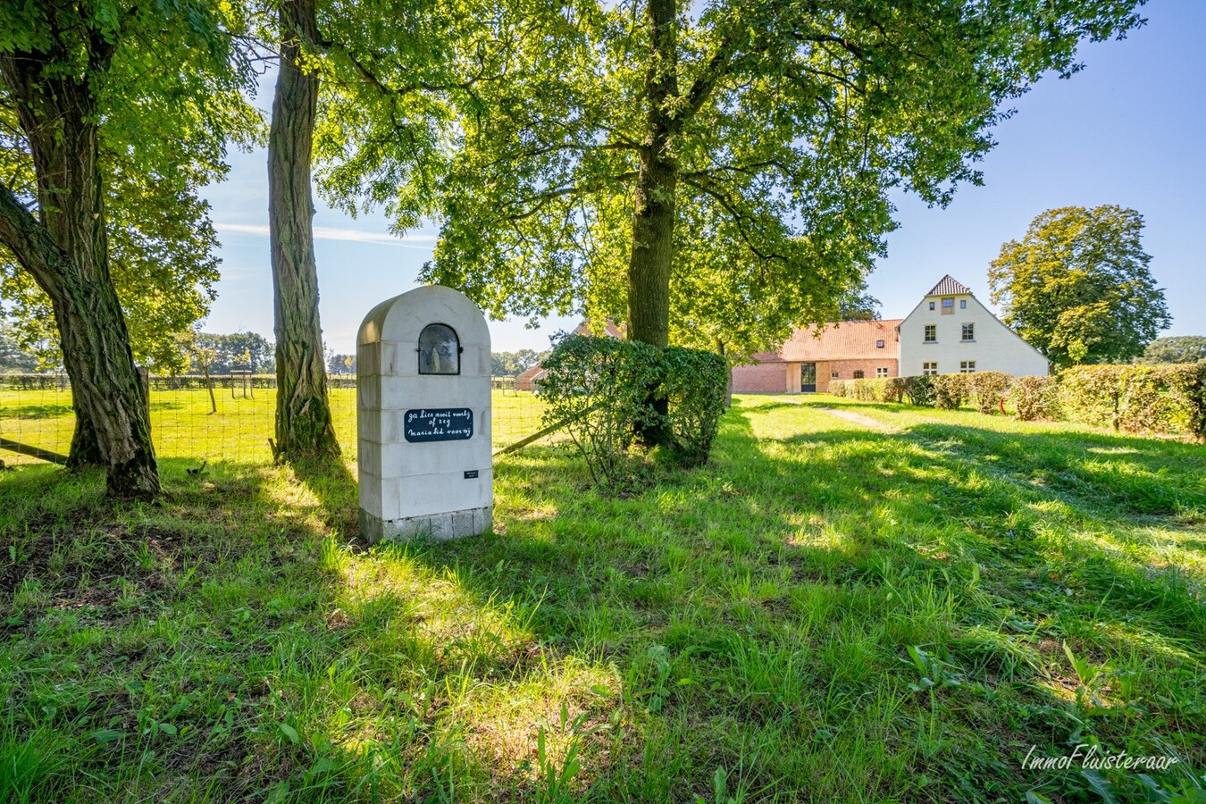 Unique farmhouse in an exceptional location on approximately 5 hectares in Peer. 