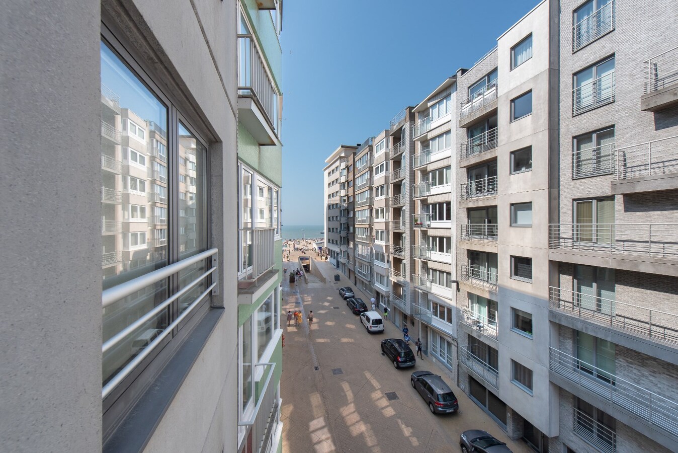 Prachtig ruim en lichtrijk hoekappartement met zeezicht ! 