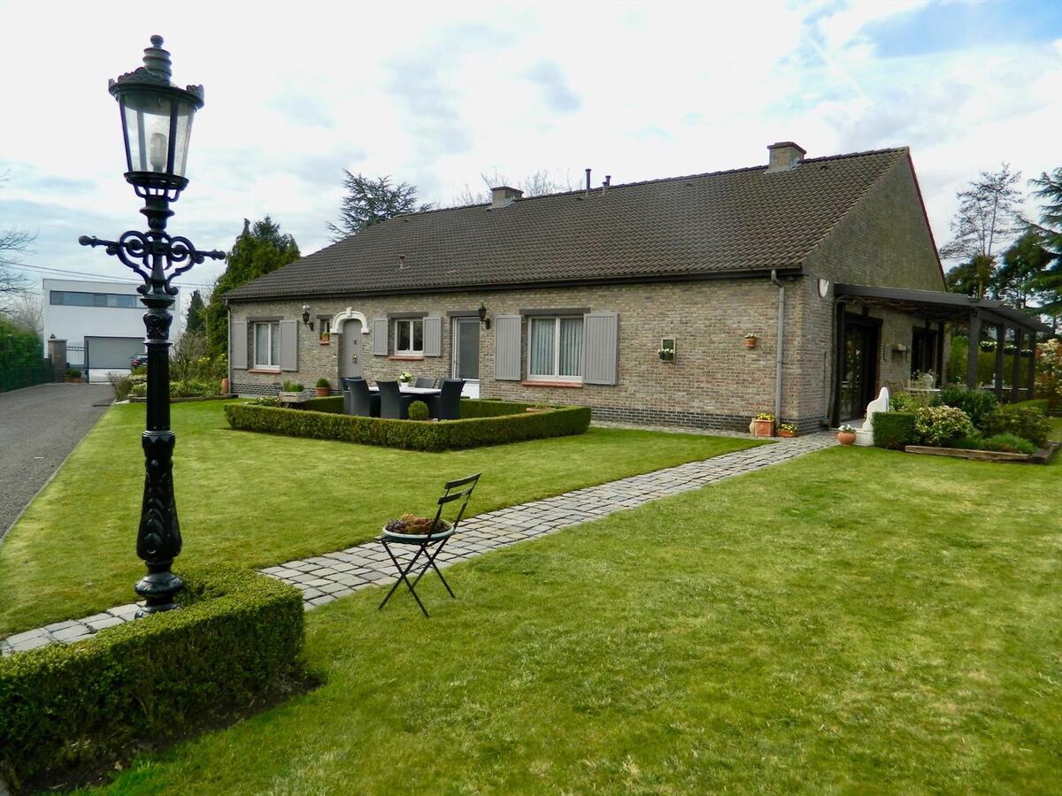 Villa met paardenstal en drafpiste op ca. 2,2ha te St-Gillis-Waas 