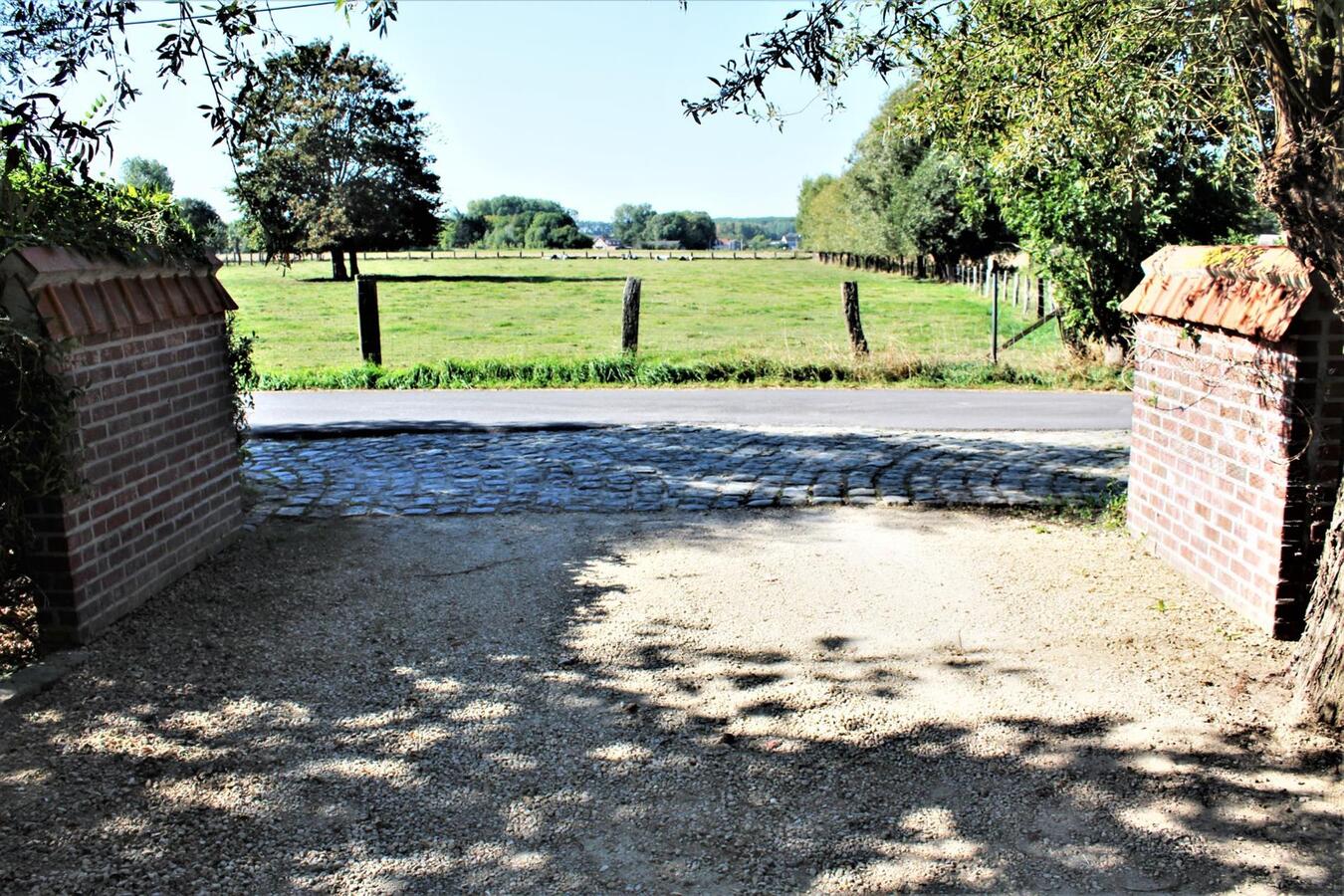 Landelijk gelegen hoeve met schuur en weilanden op ca. 1,28ha te Meise (Vlaams-Brabant) 